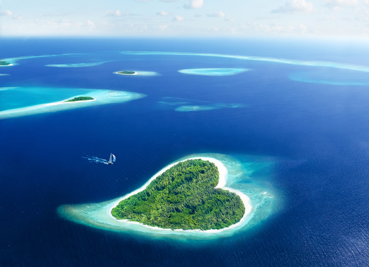 Остров_в_форме_сердца,_Мальдивские_острова