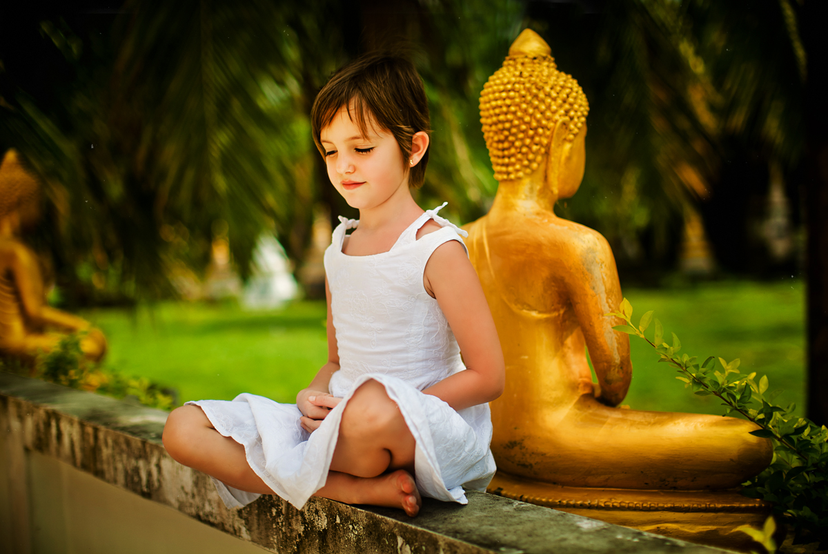 История жизни одной семьи дзен. Будда ребенок. Девочка Будда. Будда дзен. Девушка Будды.